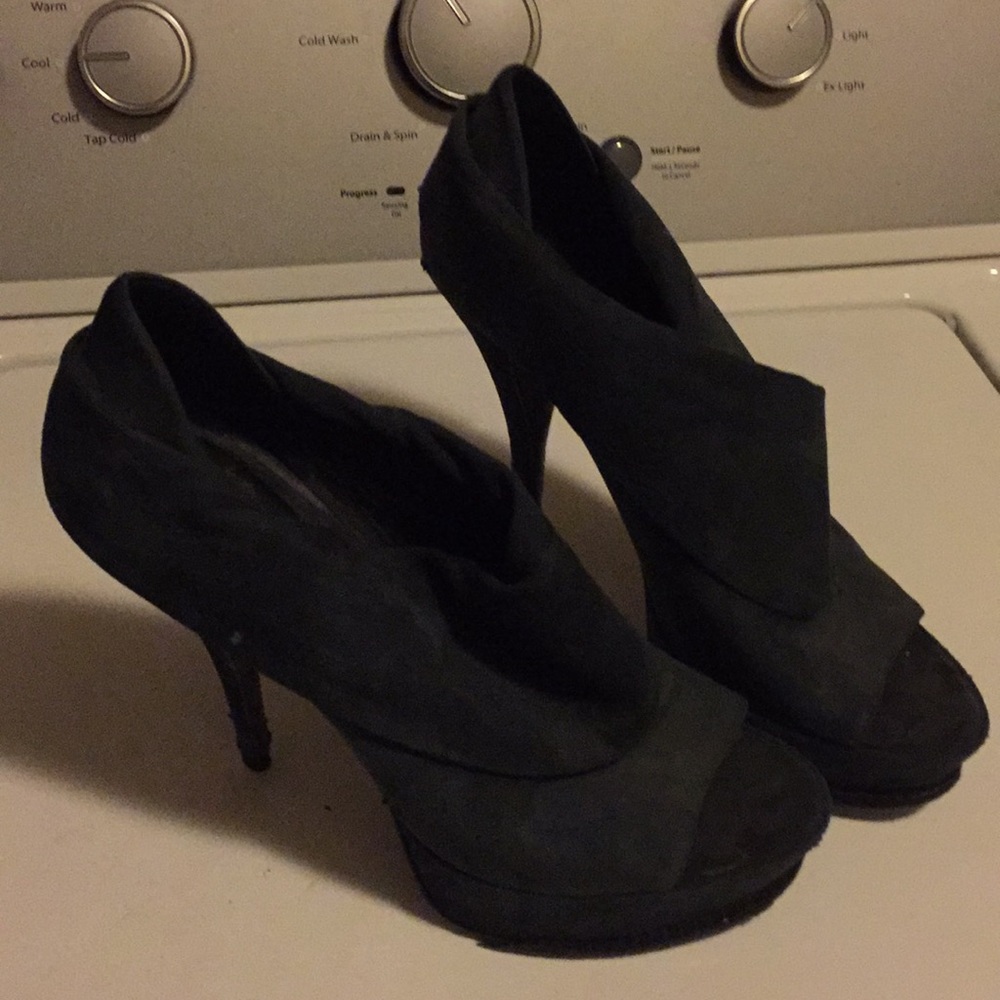 Navy Elizabeth and James heels